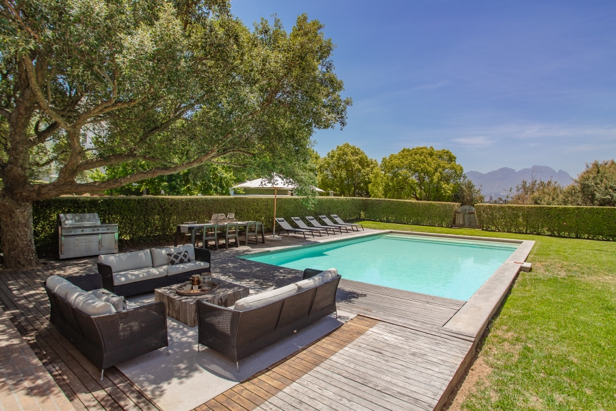 4 Bedroom Property for Sale in Devonvallei Western Cape